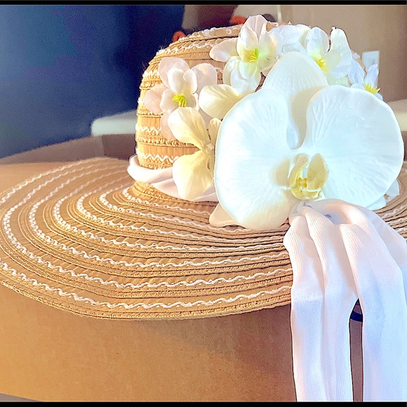 GHeart Floppy Junior or Young Women’s Tan and White SunHat - Picture 2 of 4